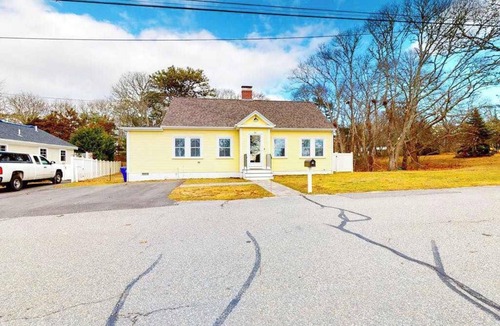 Buzzards Bay House | Inviting home + apartment near beach with furnished deck, yard, & grill