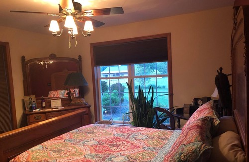 Milford Bed & Breakfast | Iona Inn 1st floor bedroom with 1 double bed and private bathroom