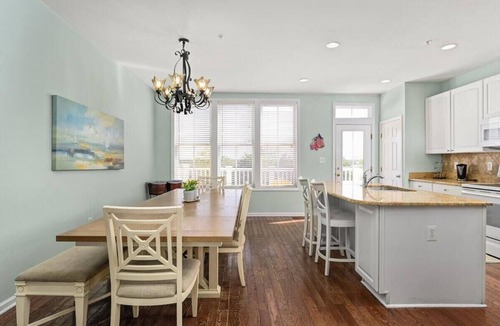 Sunset Island Condo | Island Edge-Sunset Island Waterfront 4 Bedroom Townhome with Many Amenities!