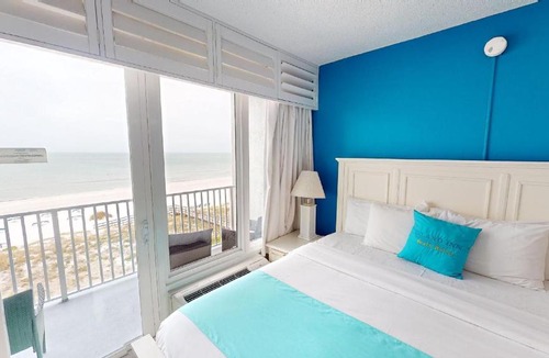 Treasure Island Hotel | Island Inn Beach Resort