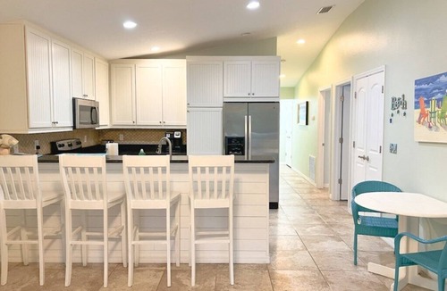 Holmes Beach House | Island Vibe 1: Close to Beach with Private Heated Pool