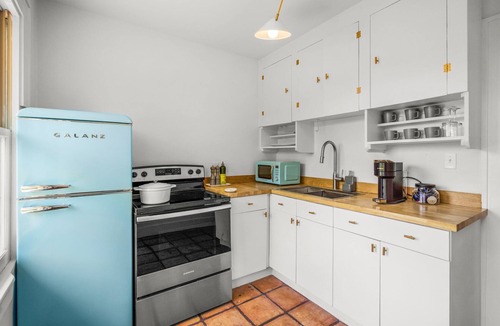 Downtown House | Julia Place-Walk downtown from old Florida glam!