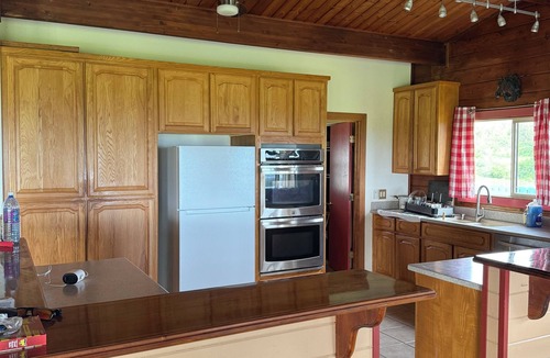 Naalehu House | Just minutes from Green Sands Beach and Volcano!