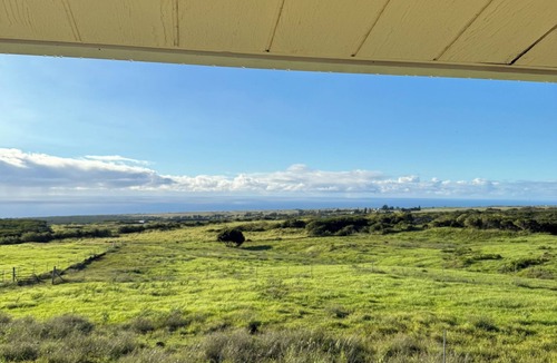 Naalehu House | Just minutes from Green Sands Beach and Volcano!