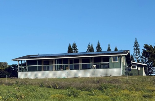 Naalehu House | Just minutes from Green Sands Beach and Volcano!