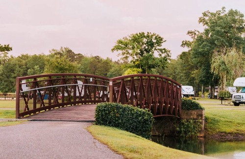Longs House | Just What You Were Looking For! Outdoor Pool Close to Ripley's Aquarium