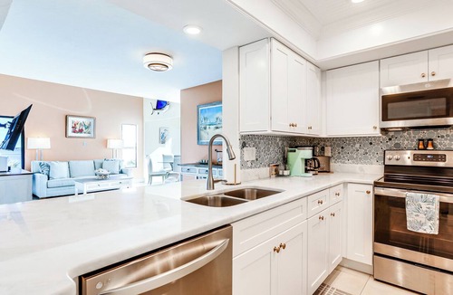 Englewood Condo | Key Retreat: Bay Views & Private Beach Access