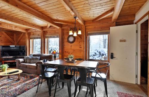 Killington House | Killington Cabin - Right Unit - Sleeps 10 in 4 BR, 2 BA Cozy Escape