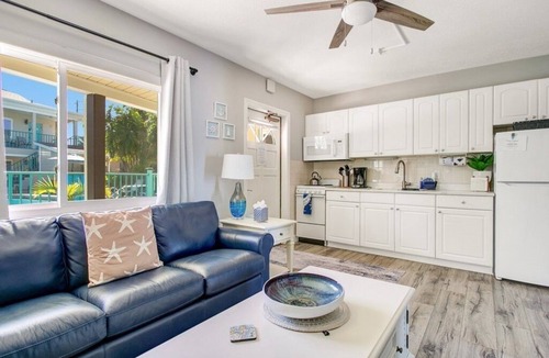 Bay Esplanade Condo | King Suite Condo with bath