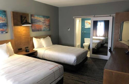 Truckland Hotel | La Quinta by Wyndham Ft. Myers - Sanibel Gateway