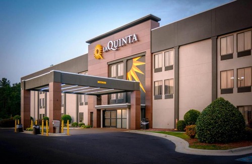 Cape Fear Hotel | La Quinta Inn & Suites by Wyndham Fayetteville I-95