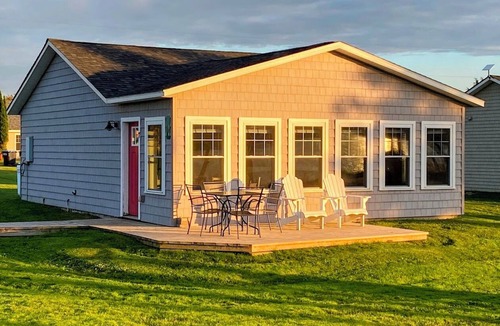 Alburg House | Lake Champlain Escape: Cottage #7 at Isle View Lake Cottages in Vermont