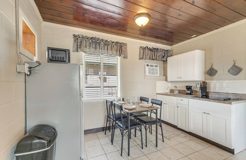Hernando Cabin | Lake Days + Pool Fun! Nature Coast Retreat