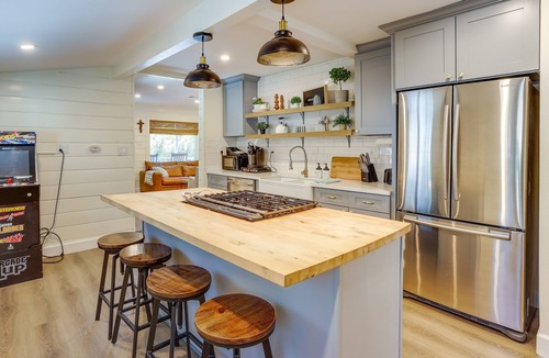 Big Bear City Cabin | Lake Life Escape! Stunning Big Bear Cabin