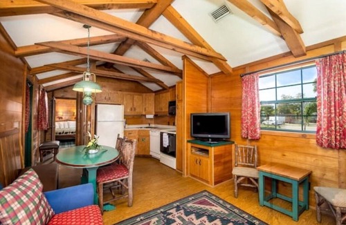 Seminole Cabin | Lakefront Cabin #409, 10mins to Beach/Dog Friendly/Prime Location/BOOK TODAY