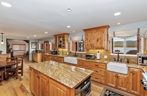 Big Bear Lake Cabin | Lakefront Estate w/Private Dock, HotTub, FirePit | Lagunita Shores by AvantStay