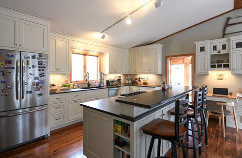 Oxford House | Lakeside Home with 450 feet of Private waterfront on Thompson Lake