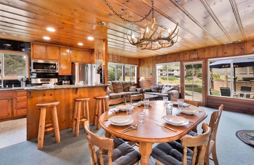 Big Bear Lake Cabin | Lakeview Getaway Village Cabin w/Hot Tub + Boat Dock