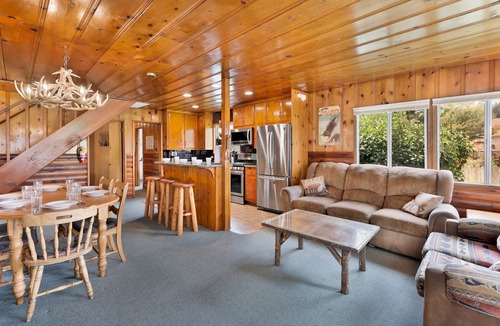 Big Bear Lake Cabin | Lakeview Getaway Village Cabin w/Hot Tub + Boat Dock