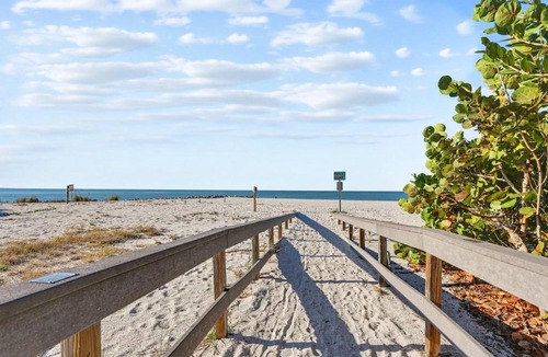 Sunset Beach House | Land's End 1-204 Bay Front