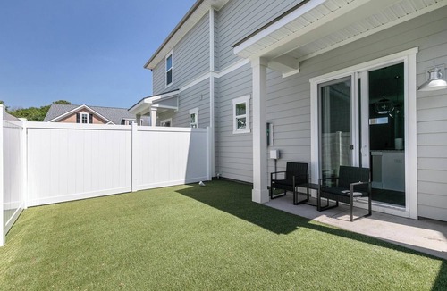 Longs Apartment | Landing | Beautiful 2BD, Gym