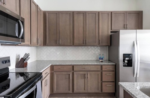 Wilmington Apartment | Landing | Chic 2BD, Pool, Gym