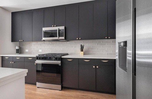 Uptown Apartment | Landing | Modern 1BD, Rooftop Lounge, Gym