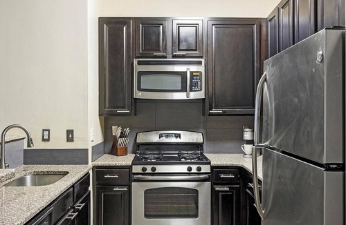 Norristown Apartment | Landing | Modern 2BD, Gym, Pool