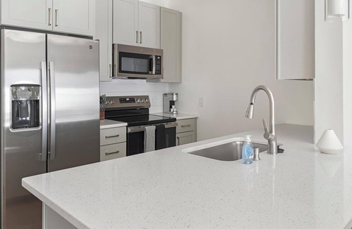 Longs Apartment | Landing | Stunning 1BD, Pool, Gym