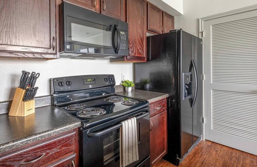 Northeast Houston Apartment | Landing | Stunning 1BD, Game Room, Clubhouse