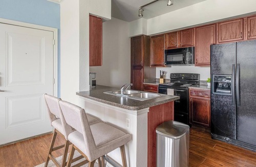 Northeast Houston Apartment | Landing | Stunning 1BD, Game Room, Clubhouse