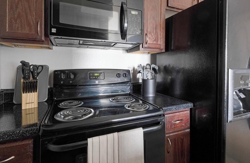 Northeast Houston Apartment | Landing | Stunning 1BD, Game Room, Clubhouse