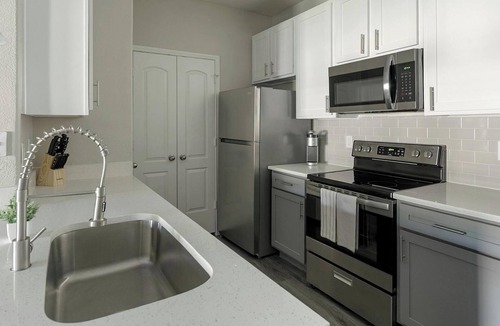 Webster Apartment | Landing | Stylish 1BD, Clubhouse