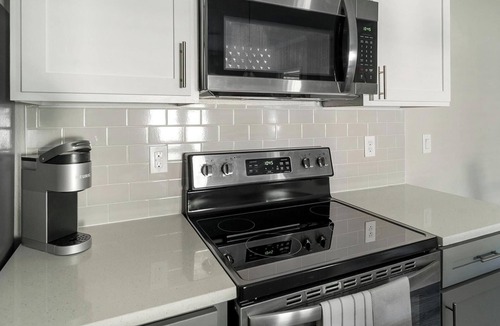 Webster Apartment | Landing | Stylish 1BD, Clubhouse