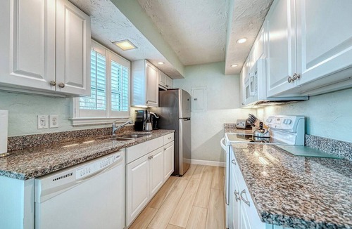 Longboat Key Condo | LaPlaya 201C-Breathtaking Gulf panorama from this corner end unit.