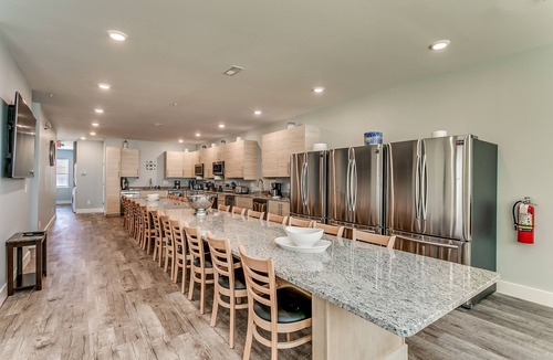 North Myrtle Beach House | LARGE HOME w HUGE KITCHEN sleeps 50+huge pool+cinema+game room 1min to the SAND