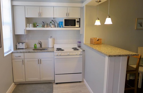 Altamont Manor Apartment | Last-minute deals: heavily reduced prices for unforgettable trips!