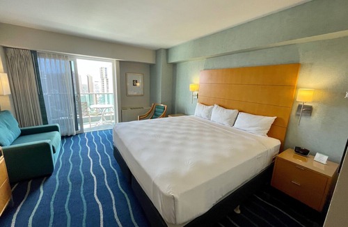 Ala Moana Condo | Last Minute Spacial! Oceanview's on 31st Flr