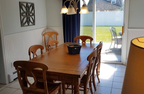 Eastward Look House | Last Week Avail 8/15-22 Large 5-bdrm Private Backyard, Free Beach Parking
