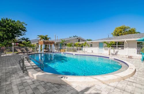 Siesta Isle Hotel | Latitude 26 Waterfront Boutique Resort - Fort Myers Beach