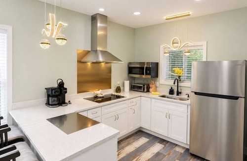 Lewes House | Lefty’s Poolside Retreat