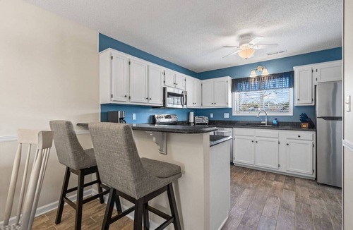 Little River Condo | Little River-Condo-Sleeps 10 by Hostique