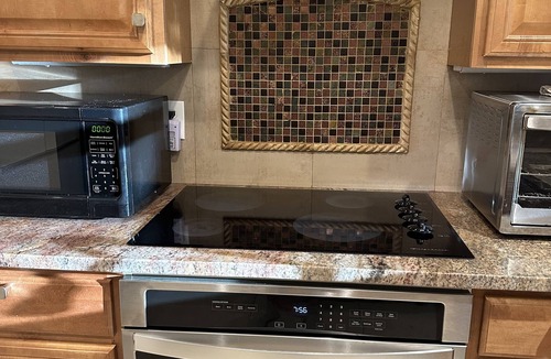 Gulf Gate Estates House | Location! 10 minutes drive to Siesta Beach