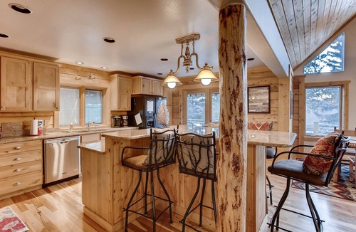 Alma Cabin | Log Home, Hot Tub & Pool Table, Sleeps 8, 25 mi to Breckenridge