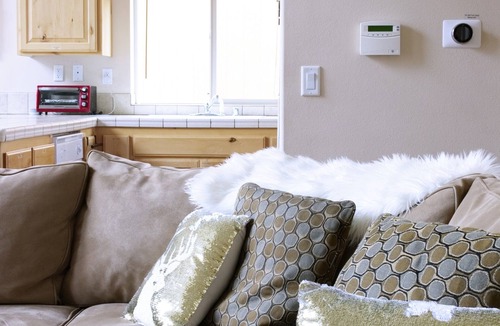 Big Bear Lake House | LogChalet/walk2lake&village/close2slopes/HotTub/GameRoom/Arcade/BBQ/AC/Office/EV