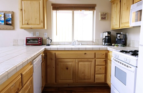 Big Bear Lake House | LogChalet/walk2lake&village/close2slopes/HotTub/GameRoom/Arcade/BBQ/AC/Office/EV