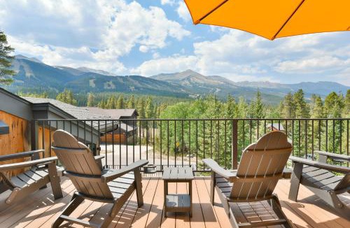 Warrior's Mark West House | Lonestar Lodge: Sweeping Mountain Views, Hot Tub Patio