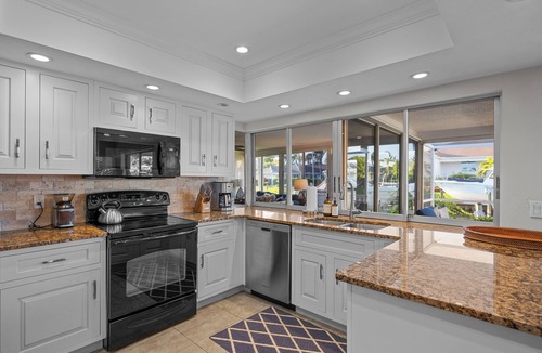Longboat Key House | Longboat Key Waterfront 3BR house w/Pool in most desirable Country Club Shores