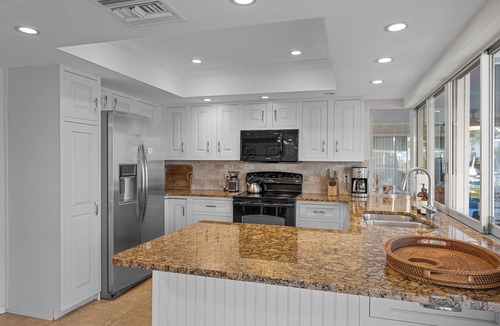 Longboat Key House | Longboat Key Waterfront 3BR house w/Pool in most desirable Country Club Shores