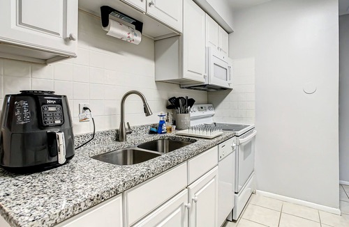 Anona Bed & Breakfast | Lovely 2 bedroom 1 bath house near the beach